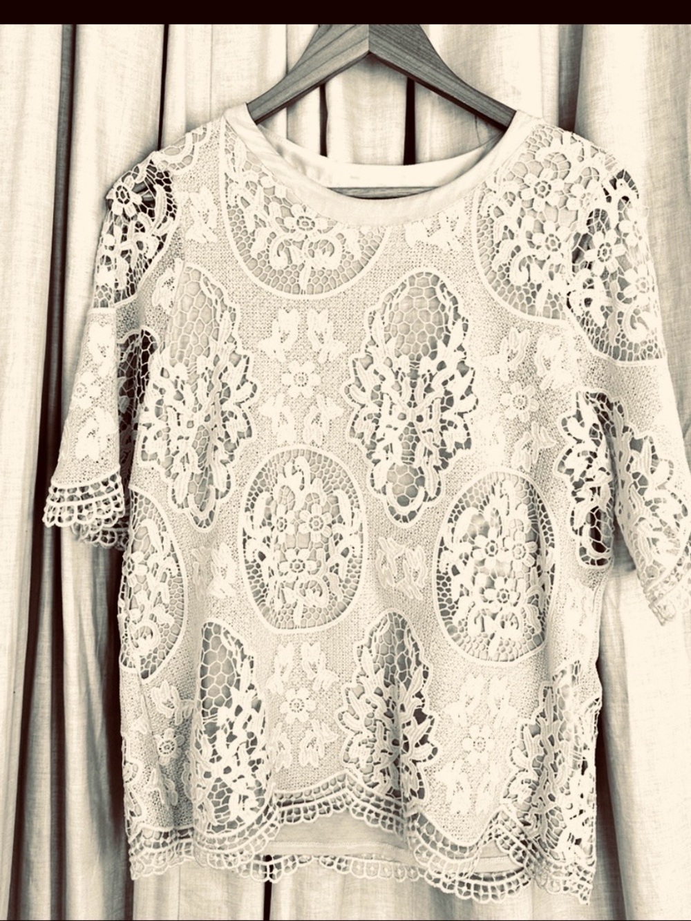 ⭐️ HP! ⭐️ PLEIONE Lace Blouse. Cream/Ecru Short Sleeve. Fully Lined
